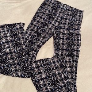 Design Lab super soft flare leg knit lounging pants size M